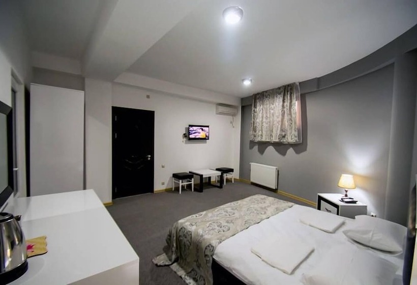 اتاق استاندارد, Batoni