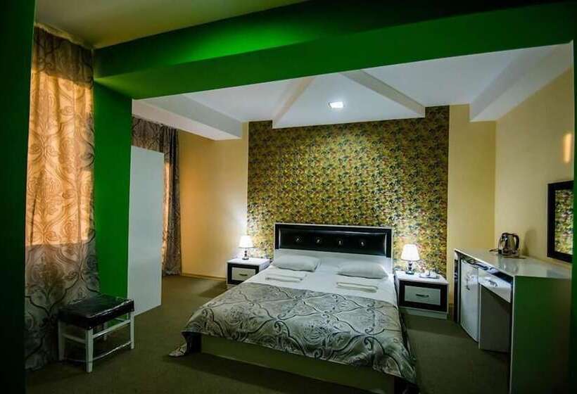 اتاق استاندارد, Batoni