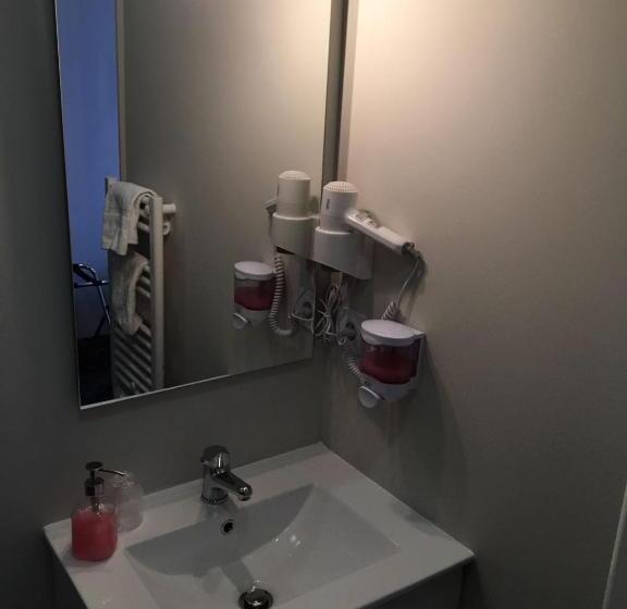 이코노미 룸, Belvue