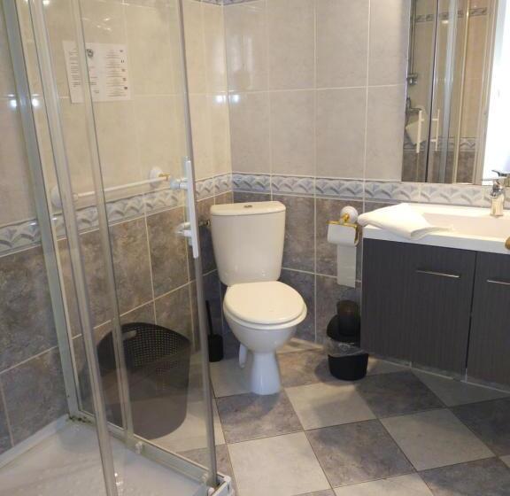 חדר משפחתי, Le Castel D Olmes