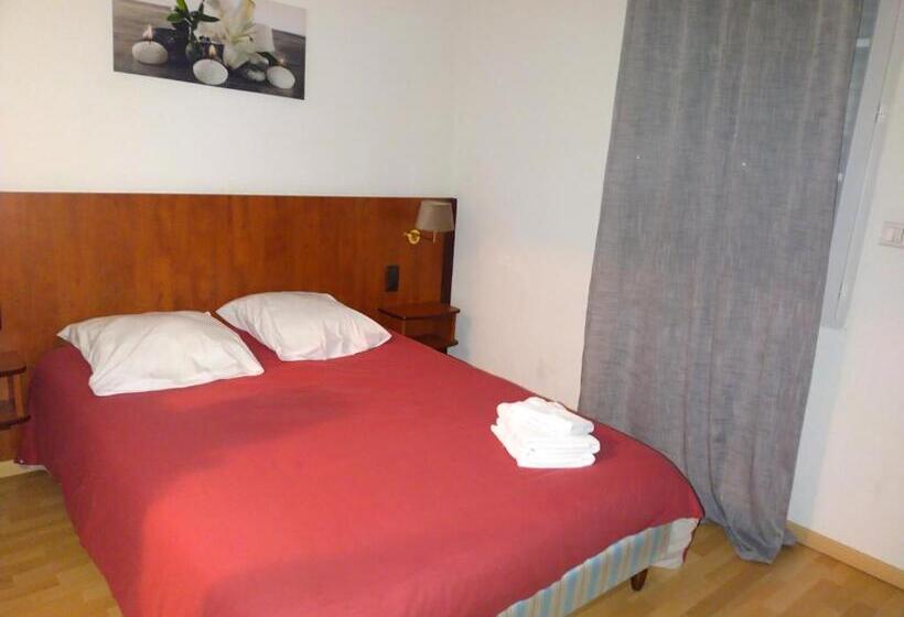 חדר משפחתי, Le Castel D Olmes