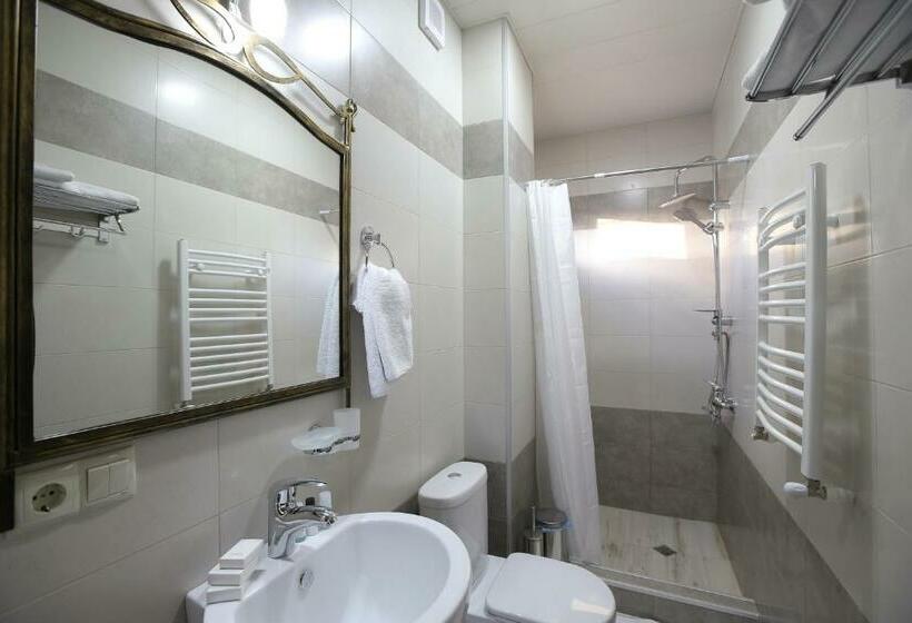 اتاق کلاسیک, Golden Nugget Tbilisi