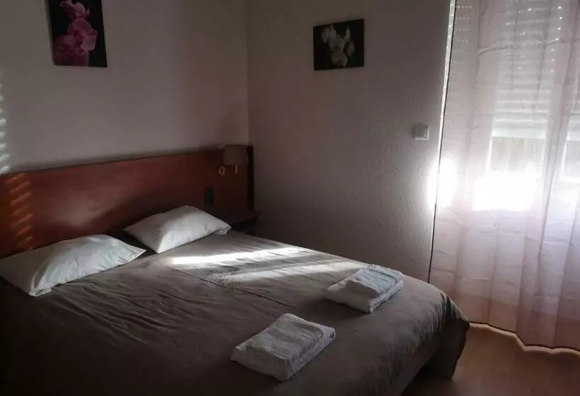 Camera Standard, Le Castel D Olmes