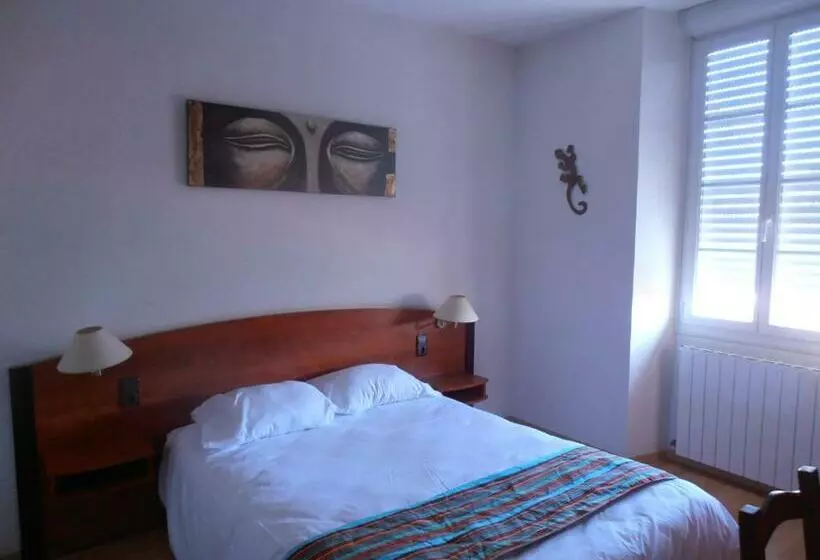 Camera Standard, Le Castel D Olmes