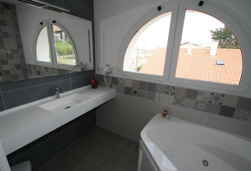 غرفة قياسية مزوَّدة بجاكوزي, Valencia