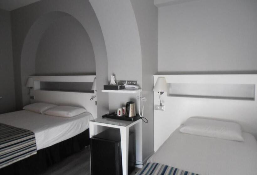 غرفة قياسية ثلاثية, Valencia