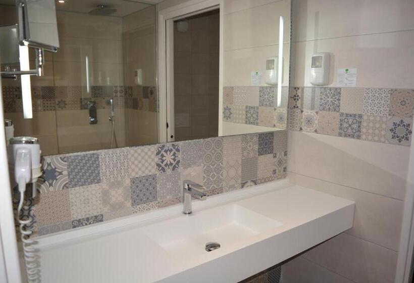 غرفة قياسية إطلالة جانبية علي البحر, Valencia