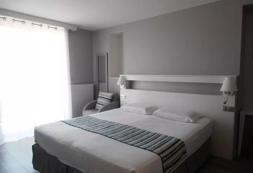 اتاق اساندارد با چشم‌انداز جانبی به دریا, Valencia