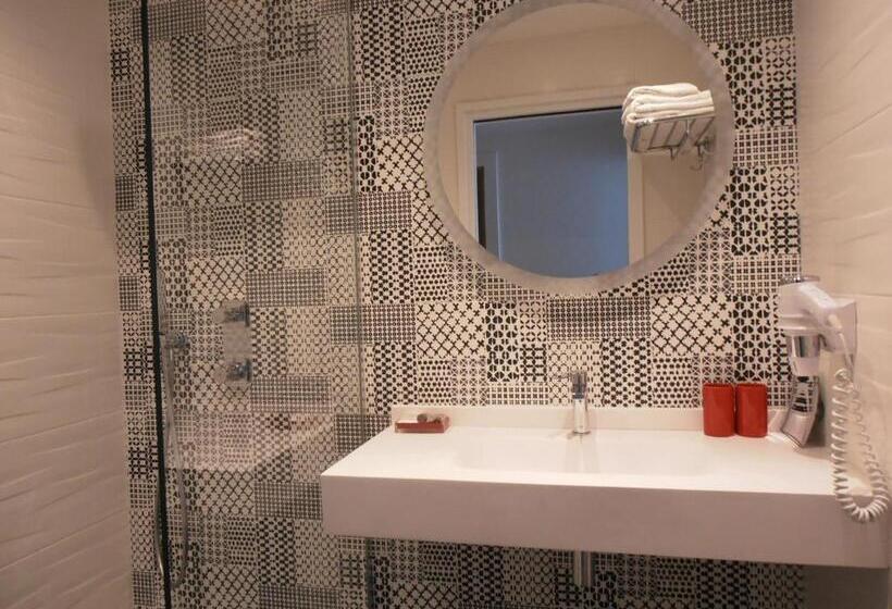 غرفة قياسية, Valencia