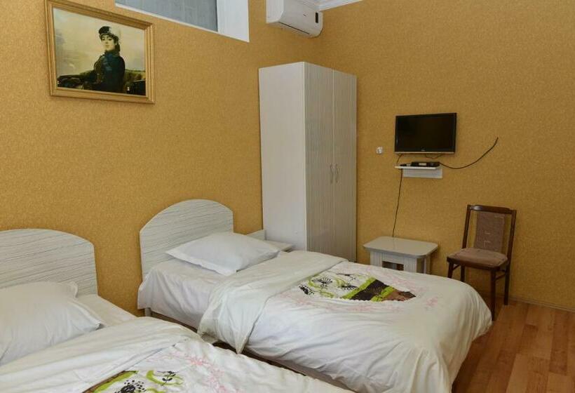 اتاق استاندارد سه نفره, Tourist