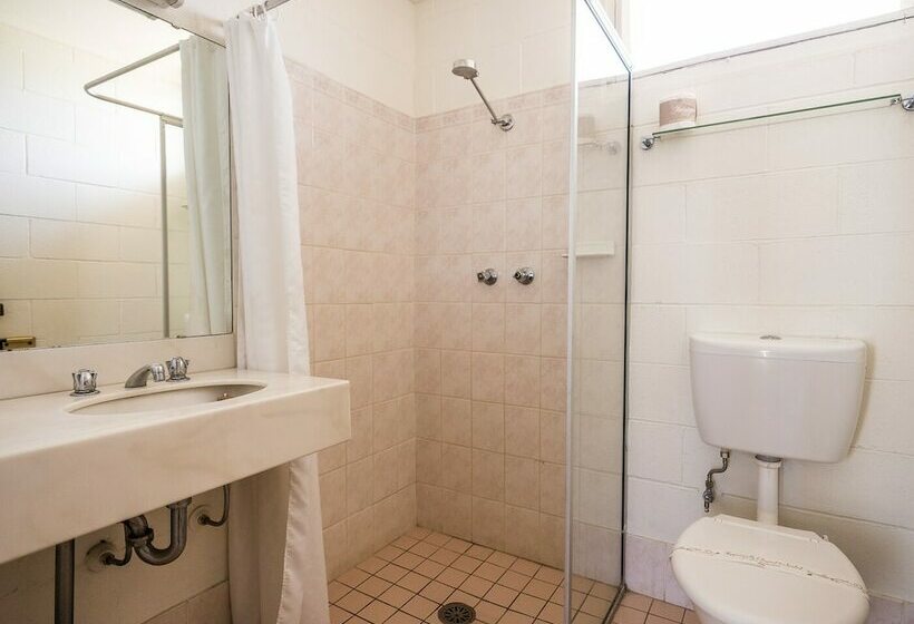 חדר אקונומי, Plainsman Motel