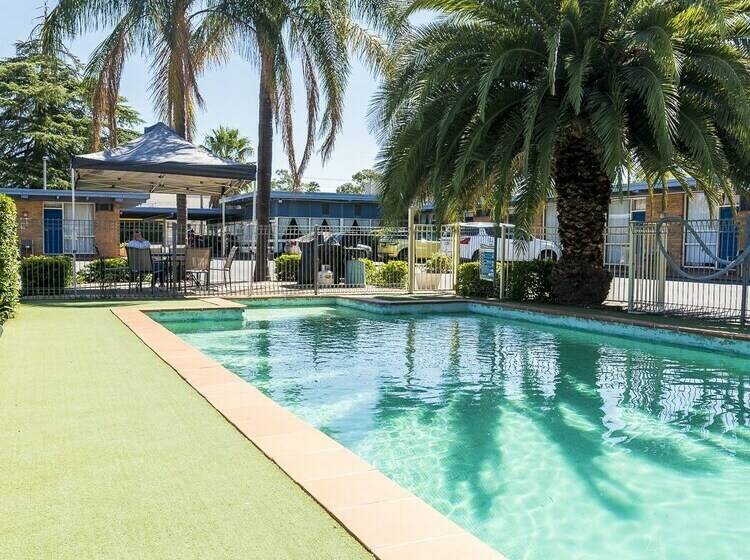 חדר דלוקס, Plainsman Motel