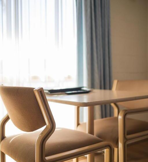 חדר אקונומי, Plainsman Motel