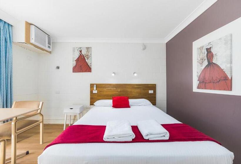 חדר אקונומי, Plainsman Motel