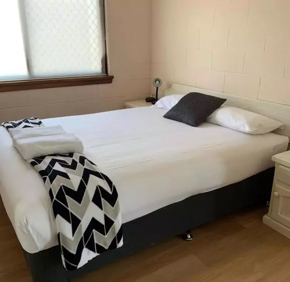 ２ベッドルームアパートメント, Plainsman Motel