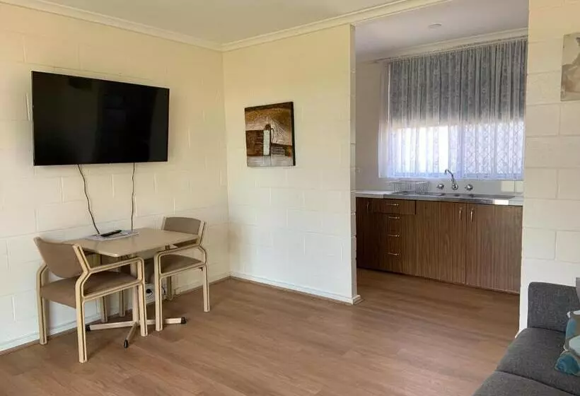２ベッドルームアパートメント, Plainsman Motel