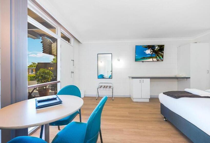 סוויטה משפחתית, Plainsman Motel