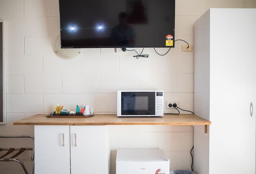 חדר אקונומי, Plainsman Motel