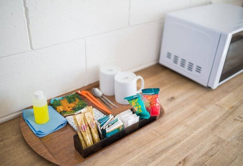 חדר אקונומי, Plainsman Motel