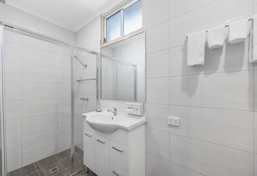 חדר דלוקס, Plainsman Motel