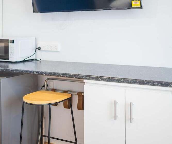 חדר דלוקס, Plainsman Motel