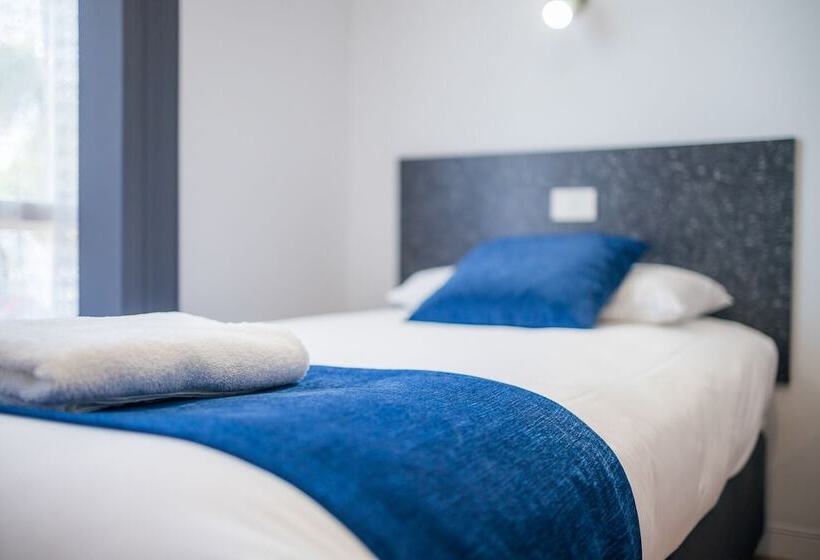 חדר דלוקס, Plainsman Motel