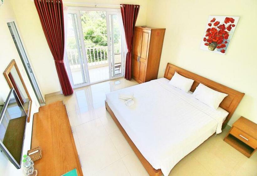 اتاق لوکس با بالکن, T&t Resort And Spa