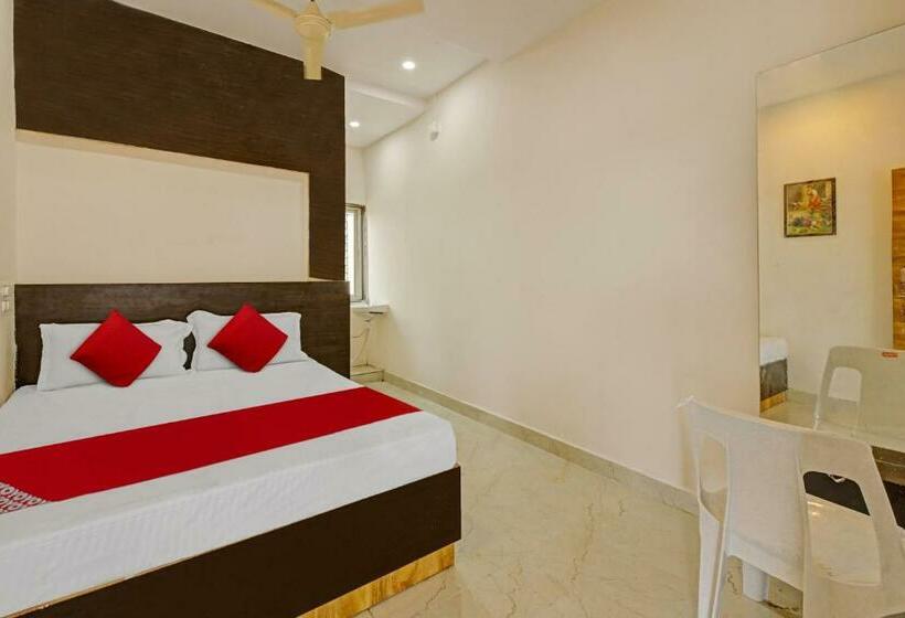 اتاق کلاسیک سه تخته, Oyo Flagship The Ashoka Boarding And Lodging