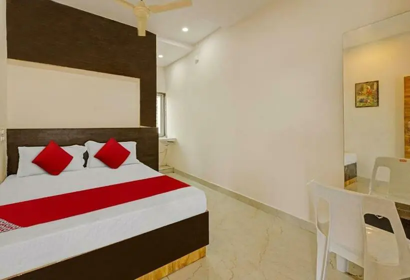 Classic Kolmen Hengen Huone, Oyo Flagship The Ashoka Boarding And Lodging