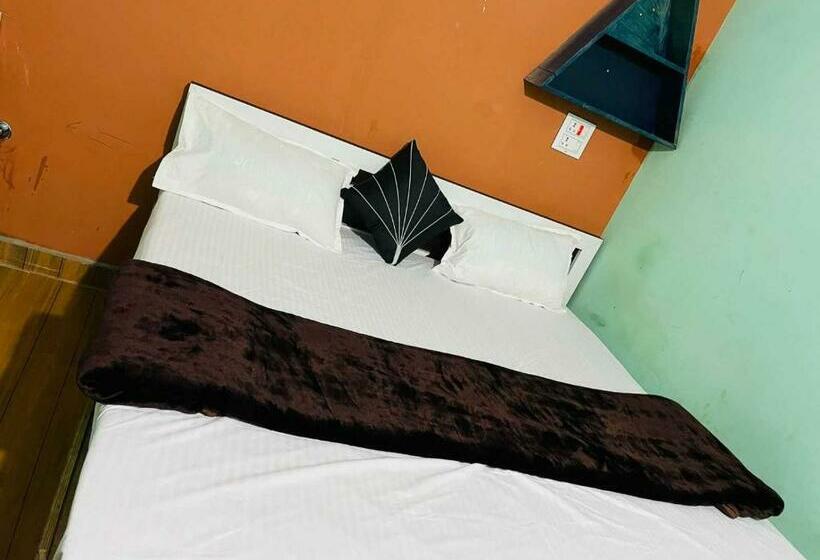 Triple Classic Room, Spot On Runway Restaurant And