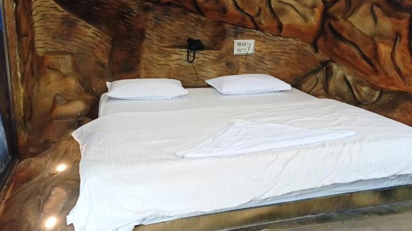 جناح جونيور, The River Park Resort