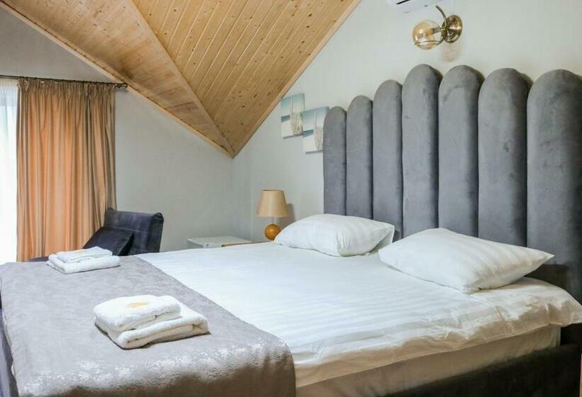 اتاق اکونومی, Villa Pelagoni