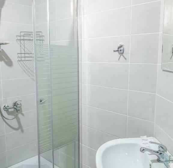 اتاق اکونومی, Villa Pelagoni