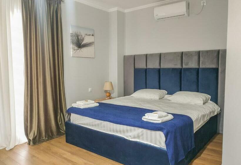 اتاق لوکس با بالکن, Villa Pelagoni