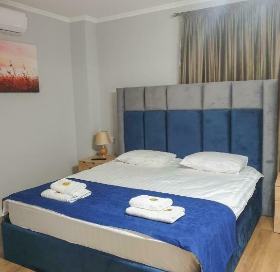 اتاق لوکس با بالکن, Villa Pelagoni