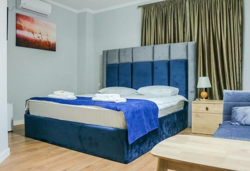 اتاق لوکس با بالکن, Villa Pelagoni