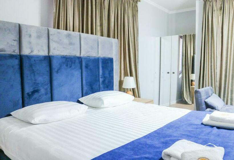 اتاق لوکس با بالکن, Villa Pelagoni