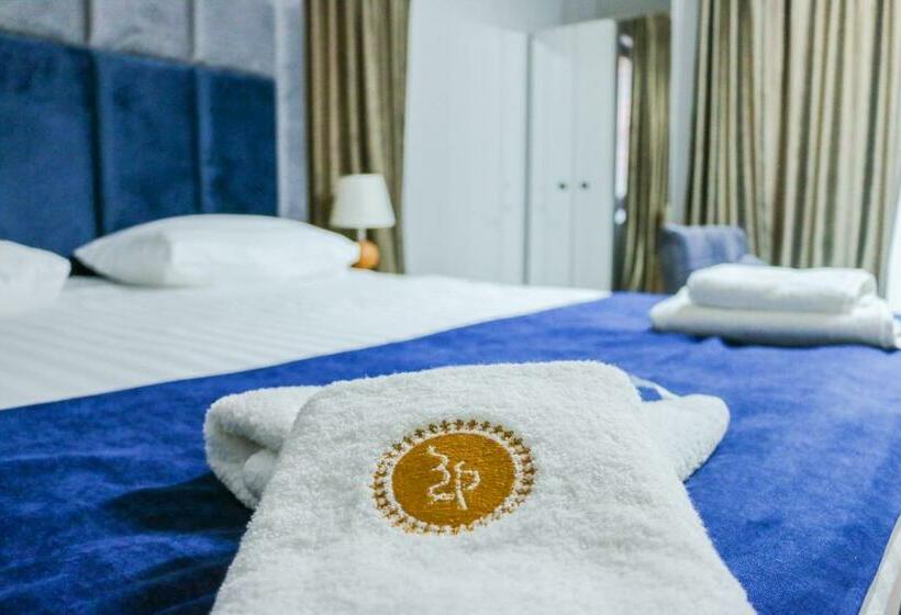 اتاق لوکس با بالکن, Villa Pelagoni