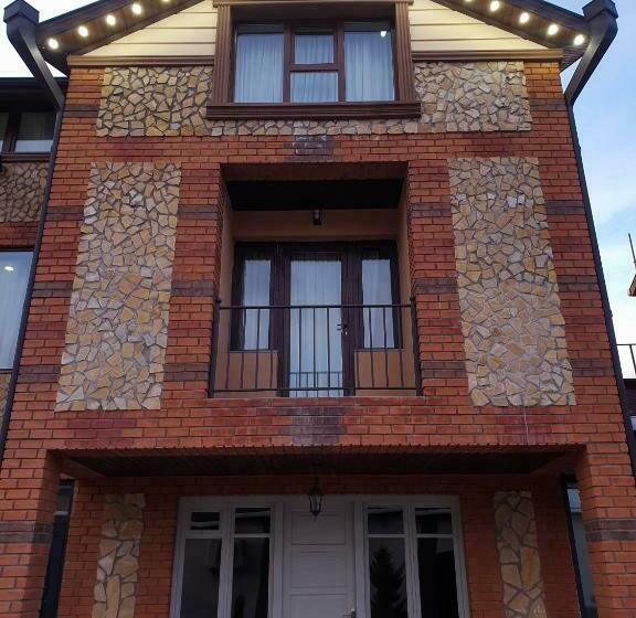 اتاق لوکس با بالکن, Villa Pelagoni