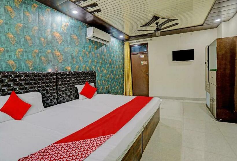 トリプルクラシックルーム, Oyo Flagship K1 Hotel And Restaurant