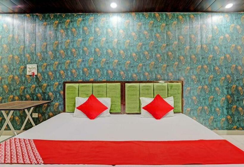 Трехместный Номер Классика, Oyo Flagship K1 Hotel And Restaurant