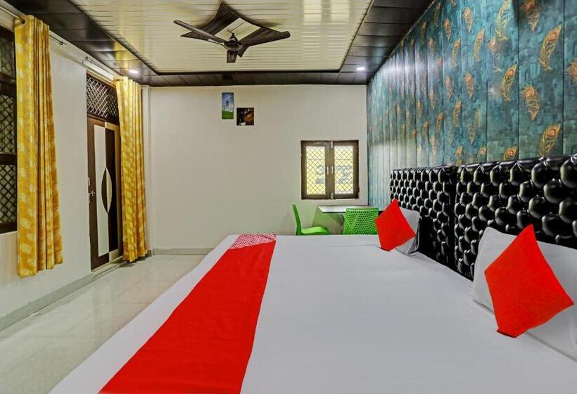 Трехместный Номер Классика, Oyo Flagship K1 Hotel And Restaurant