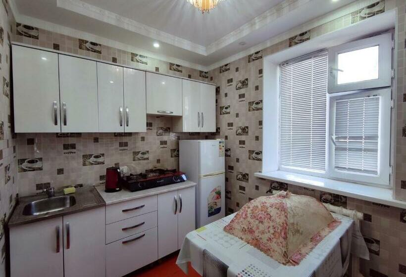 اتاق استاندارد سه نفره, Guest House Adimi