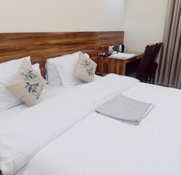 חדר דלוקס, The Landlord