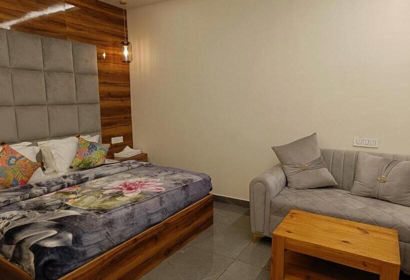 מיטת קינג בסוויטה, The Landlord