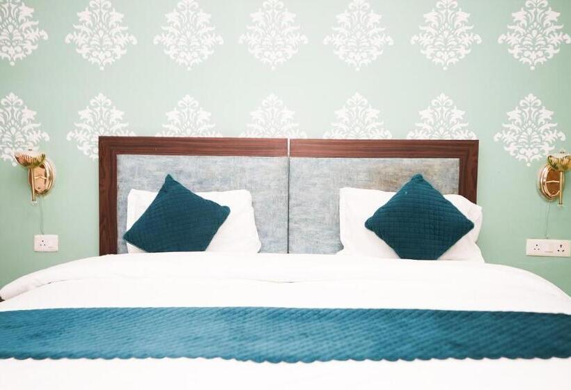 Büyük Çift Kişilik Yataklı Delüks Oda, Tanvi Premium