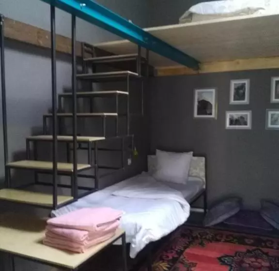 اتاق خانوادگی, Art House Sweet Home