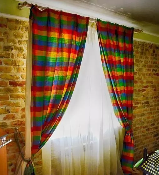 اتاق کلاسیک سه تخته, Art House Sweet Home