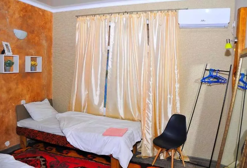 اتاق استاندارد با سرویس بهداشتی مشترک, Art House Sweet Home