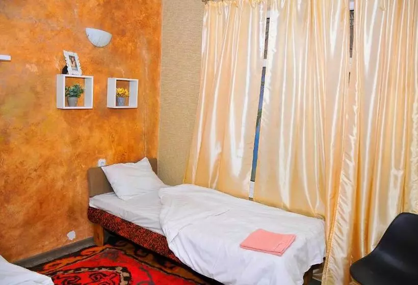 اتاق استاندارد با سرویس بهداشتی مشترک, Art House Sweet Home